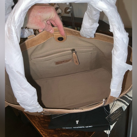 NWT Frye Melissa Leather Shopper Tote Shoulder Bag Beige Brown Retail  $358 - Picture 9 of 12